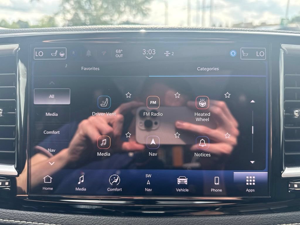 Used 2025 Chrysler Pacifica Limited FWD image 52