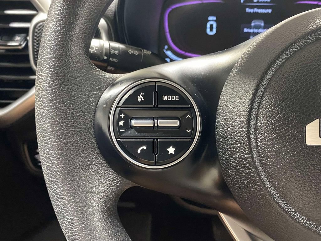 Used 2025 Kia Soul LX w/ LX Technology Package FWD image 21