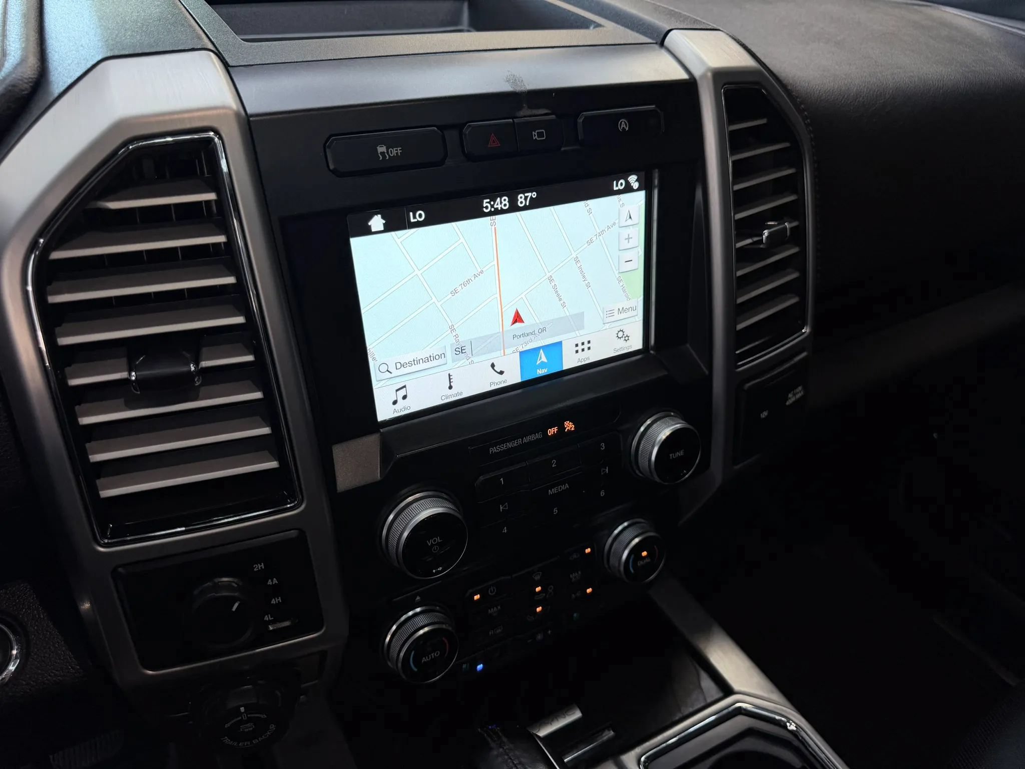 Used 2018 Ford F150 Platinum w/ Equipment Group 701A Luxury AWD/4WD image 23