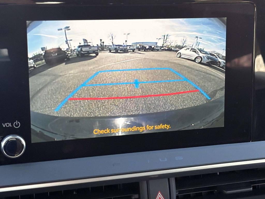 Used 2025 Toyota Prius XLE image 16