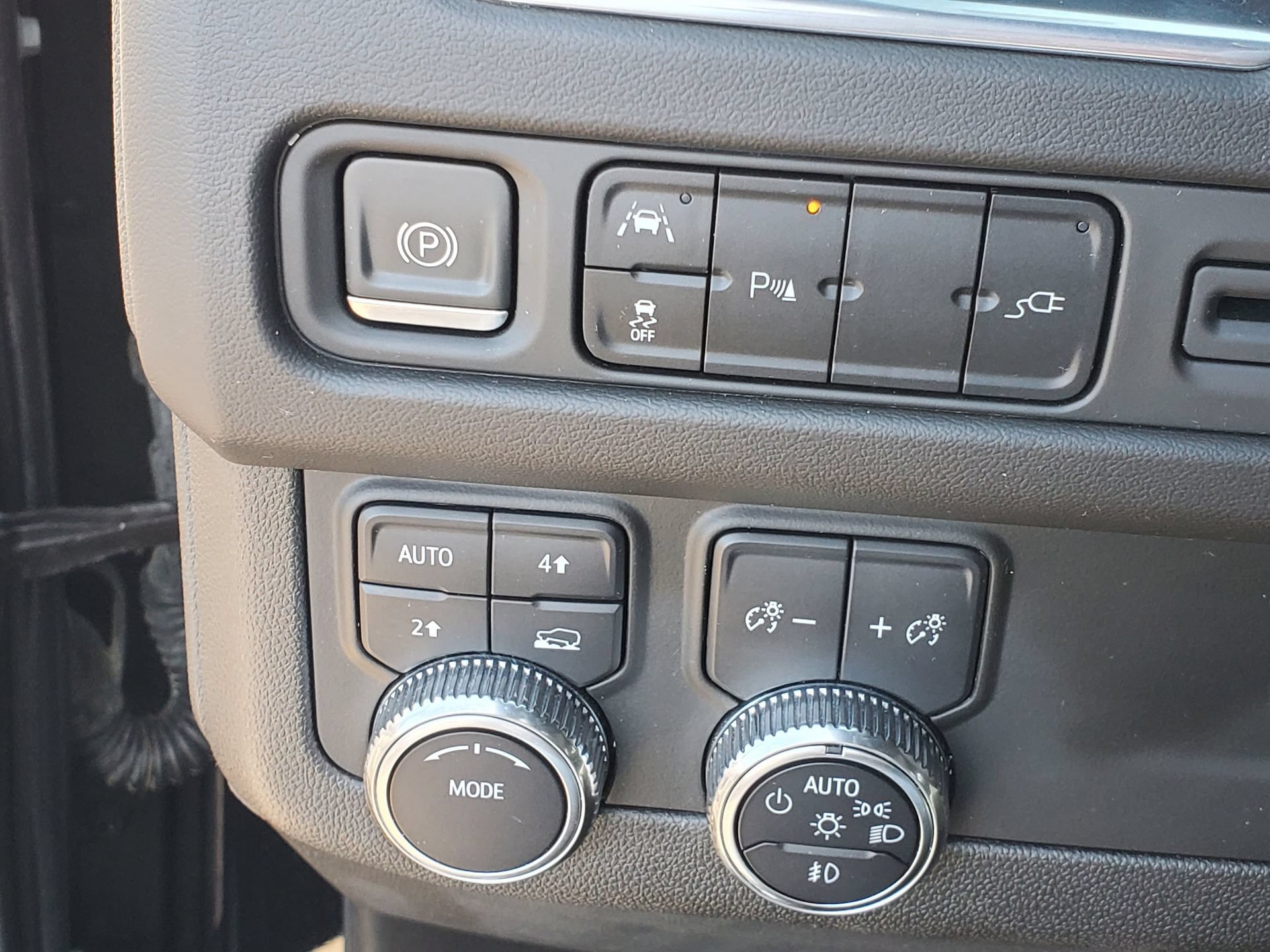 Used 2021 GMC Yukon SLT w/ SLT Premium Package AWD/4WD image 24
