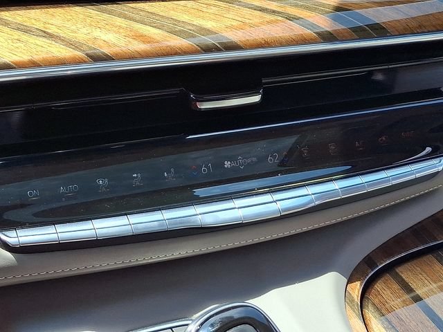 Used 2021 Cadillac Escalade Premium Luxury Platinum w/ Heavy-Duty Trailer Package AWD/4WD image 16