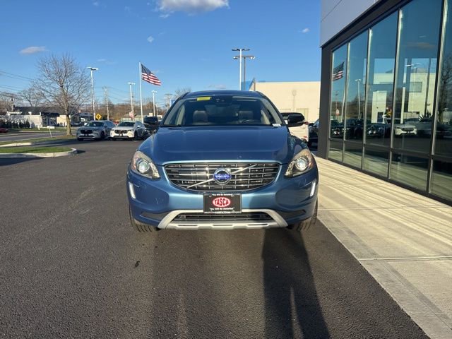 Used 2017 Volvo XC60 T6 Dynamic w/ Advanced Package image 7