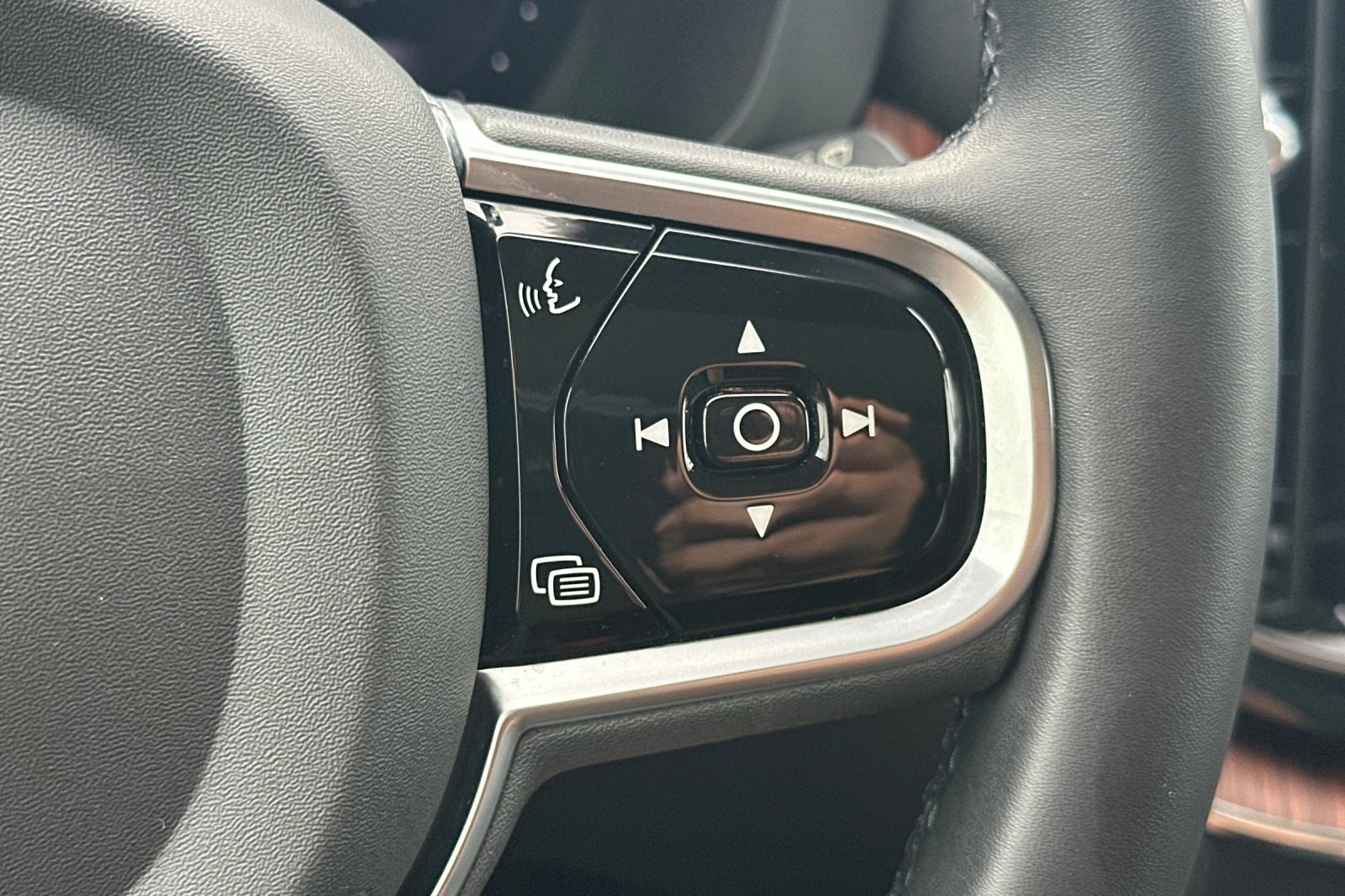 Certified 2023 Volvo XC60 T8 Plus w/ Protection Package Premier AWD/4WD image 29