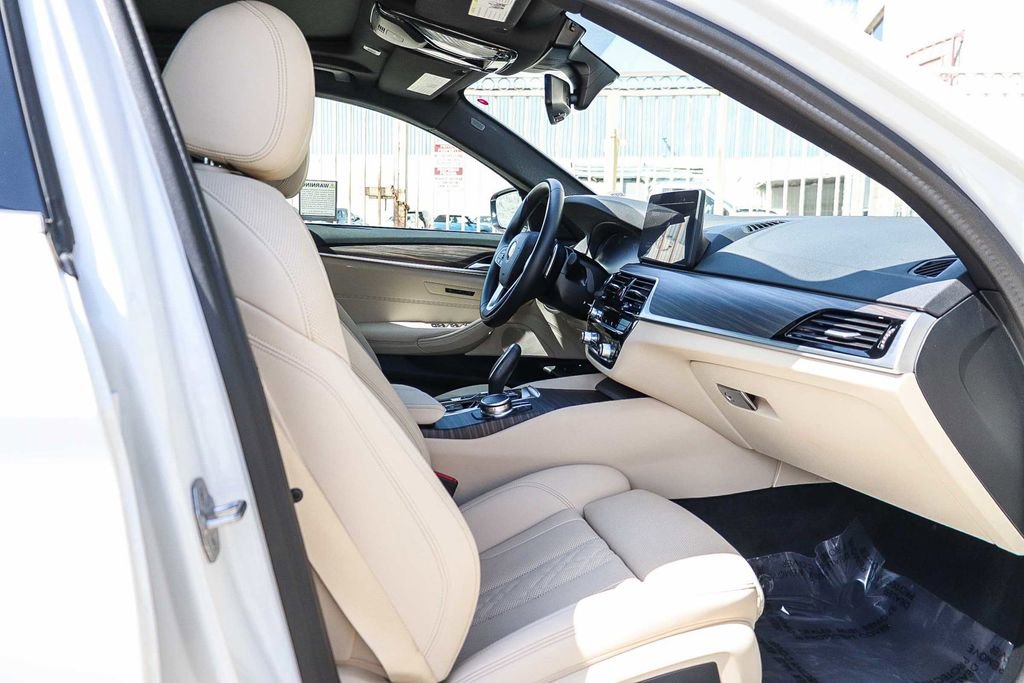 Used 2023 BMW 530e w/ Convenience Package image 16