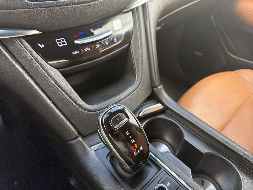 Used 2020 Cadillac XT5 Premium Luxury FWD image 25