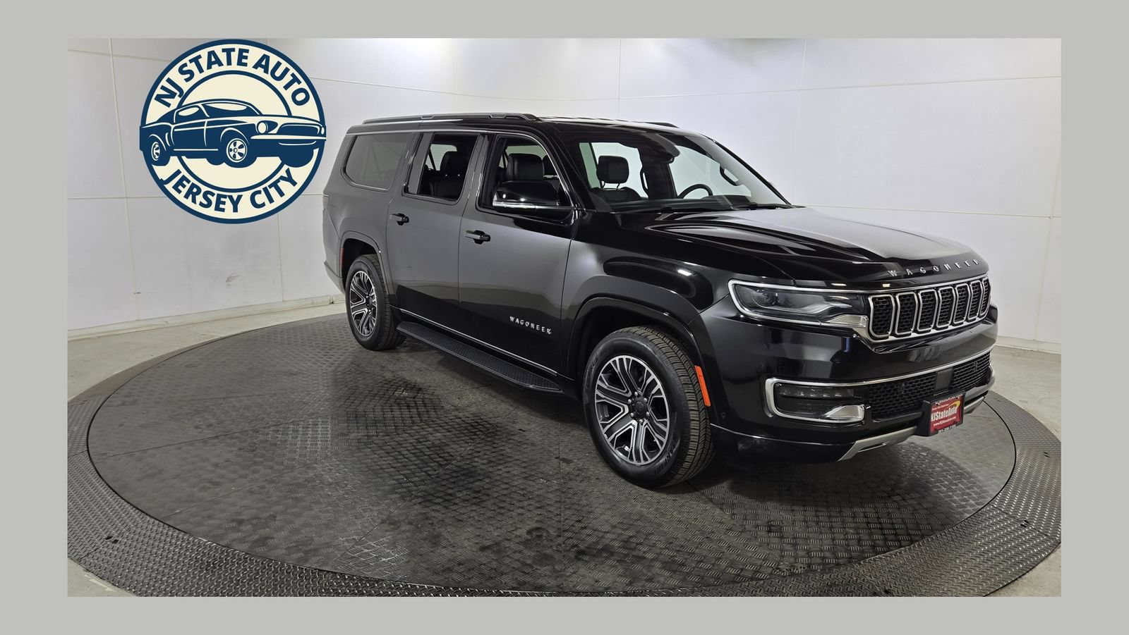 Used 2024 Jeep Wagoneer L Series II w/ Flexible Seating Group AWD/4WD image 1