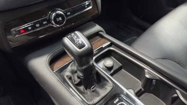 Used 2016 Volvo XC90 T6 Momentum w/ Momentum Plus Package image 29