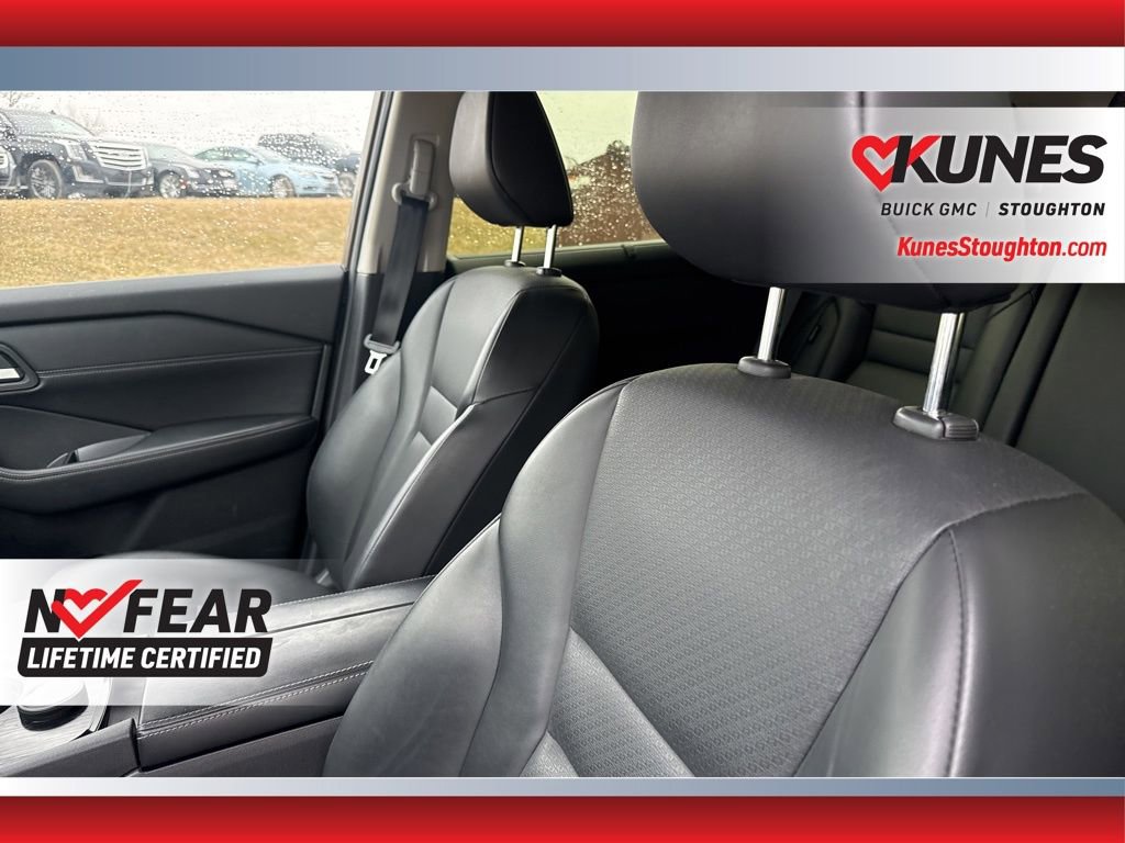 Used 2024 Nissan Rogue SV w/ SV Premium Package image 23