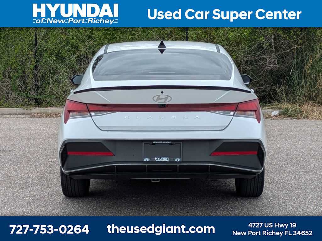 Certified 2025 Hyundai Elantra Sport FWD image 4