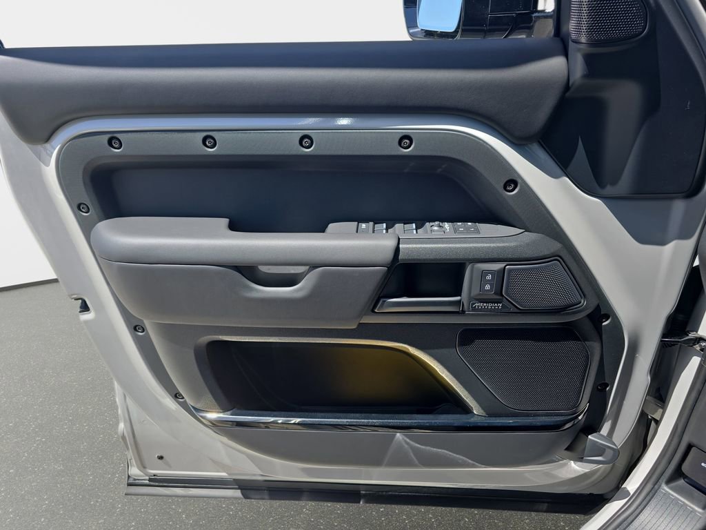 New 2026 Land Rover Defender 110 OCTA AWD/4WD image 27