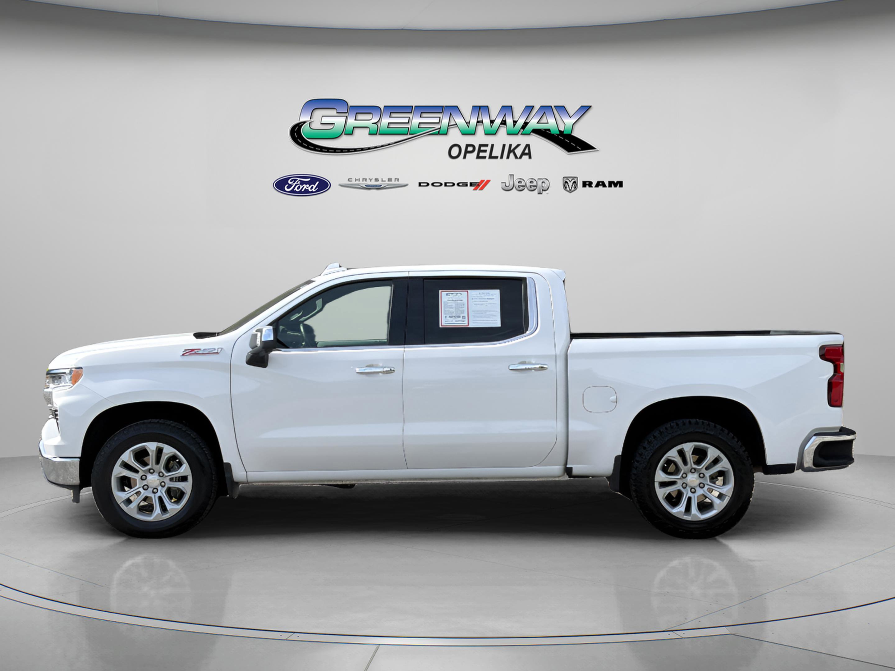 Used 2023 Chevrolet Silverado 1500 LTZ AWD/4WD image 4