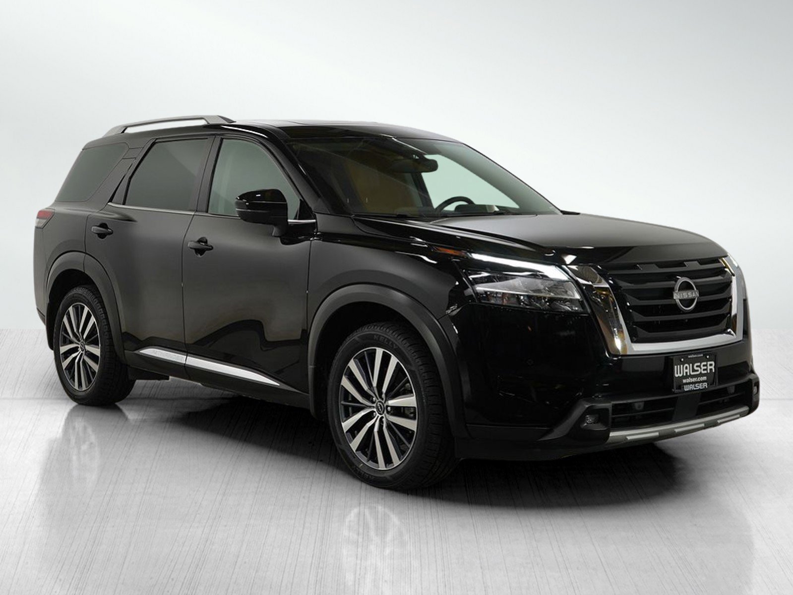 Used 2022 Nissan Pathfinder Platinum w/ Cargo Package image 7