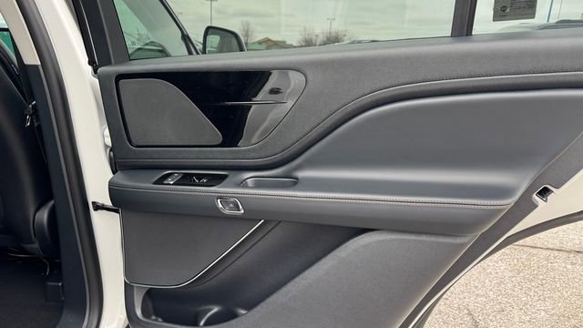 New 2026 Lincoln Aviator AWD w/ Jet Appearance Package image 12