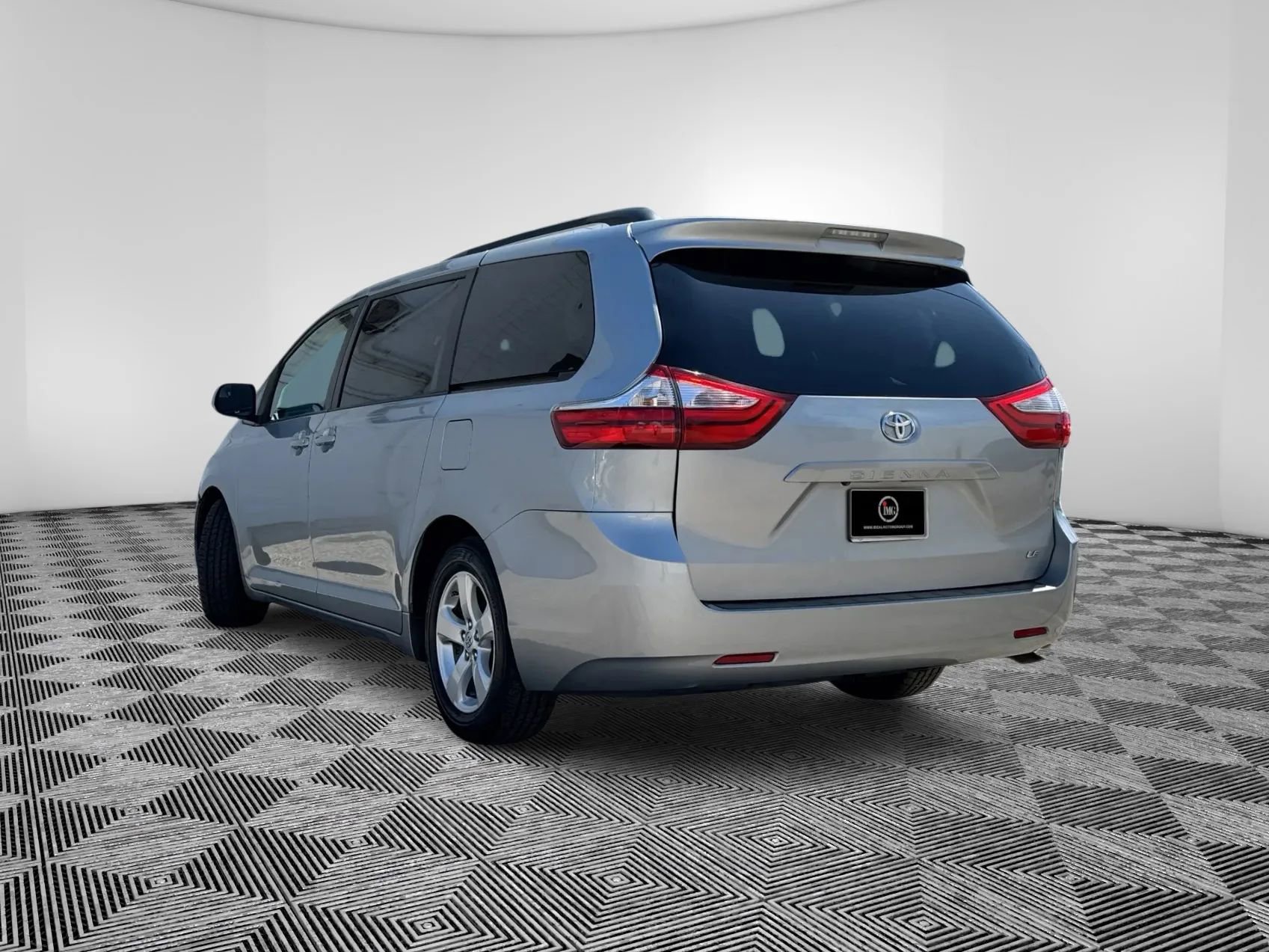 Used 2015 Toyota Sienna LE image 8
