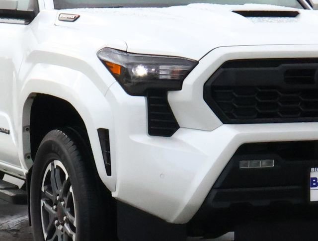 Used 2024 Toyota Tacoma TRD Sport w/ TRD Sport Upgrade Package image 7