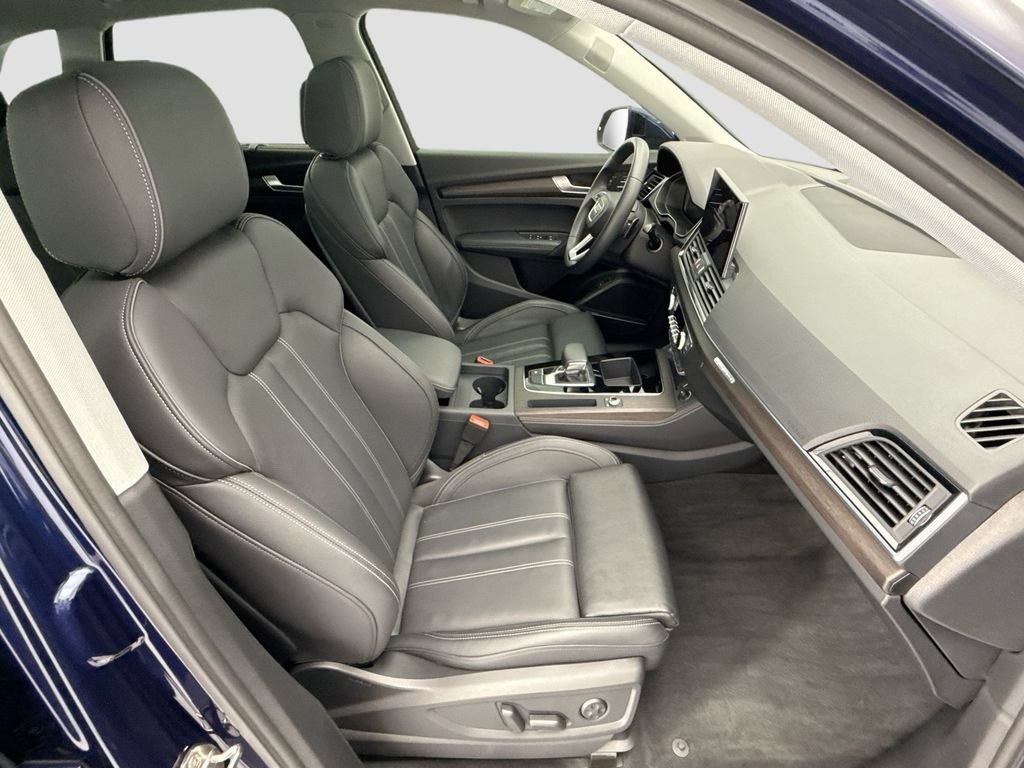 Certified 2025 Audi Q5 2.0T Premium Plus w/ Premium Plus Package AWD/4WD image 19