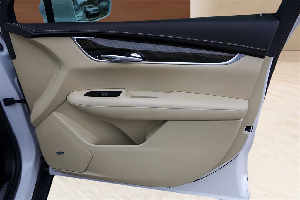 Used 2017 Cadillac XT5 FWD image 29