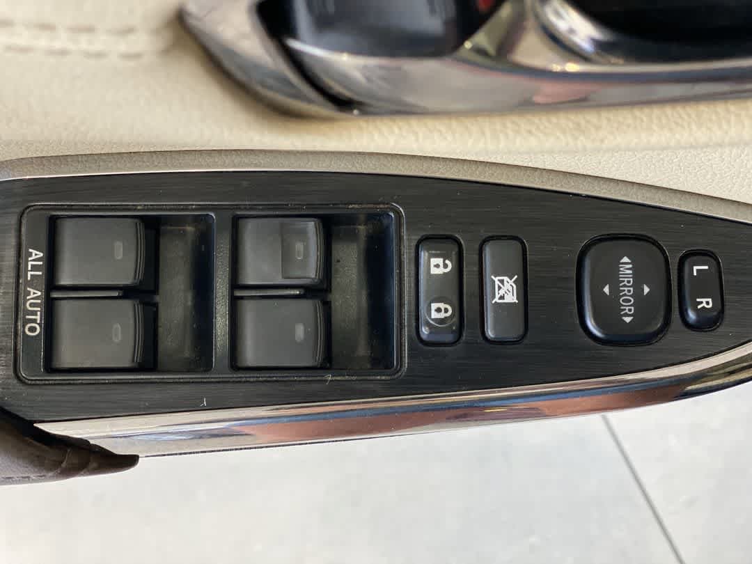 Used 2013 Toyota Avalon XLE Premium FWD image 16