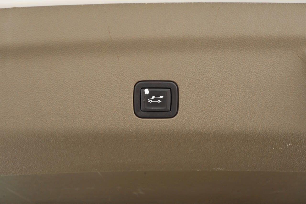 Used 2021 GMC Yukon Denali w/ Denali Premium Package image 36