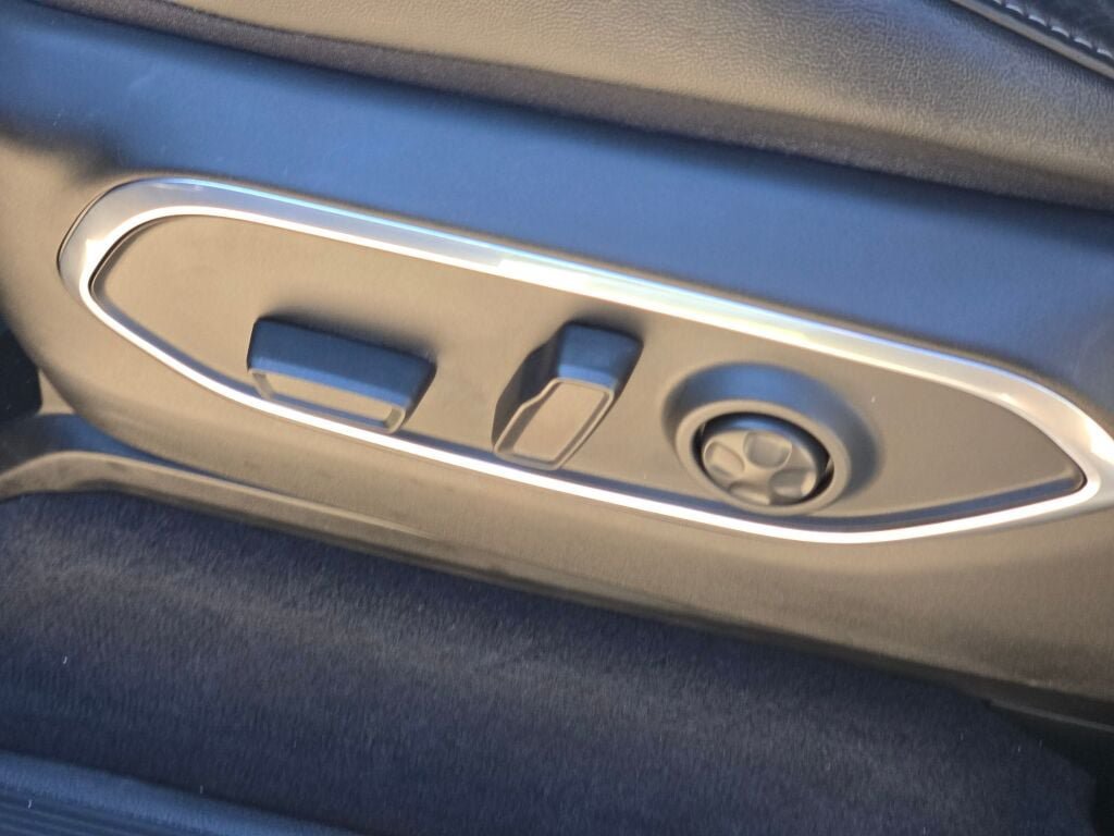 Used 2024 Jeep Wagoneer 4WD w/ Premium Group I image 32
