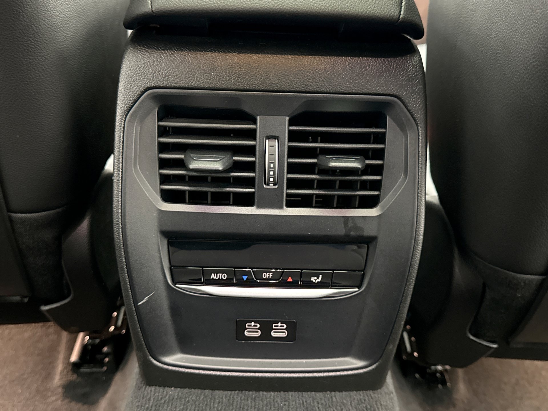 Used 2023 BMW M340i RWD image 16