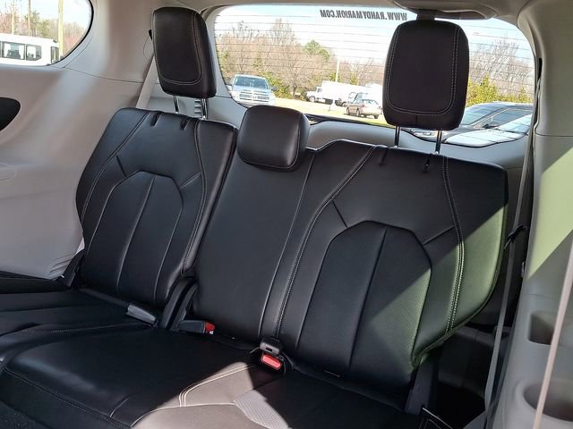 Used 2024 Chrysler Pacifica Touring-L image 8