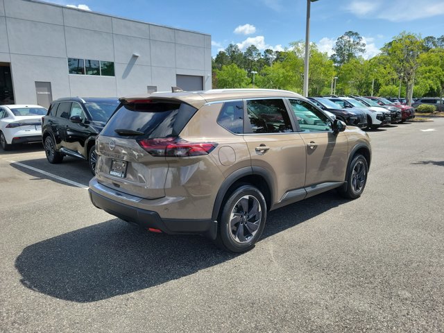 Used 2025 Nissan Rogue SV w/ SV Premium Package FWD image 2
