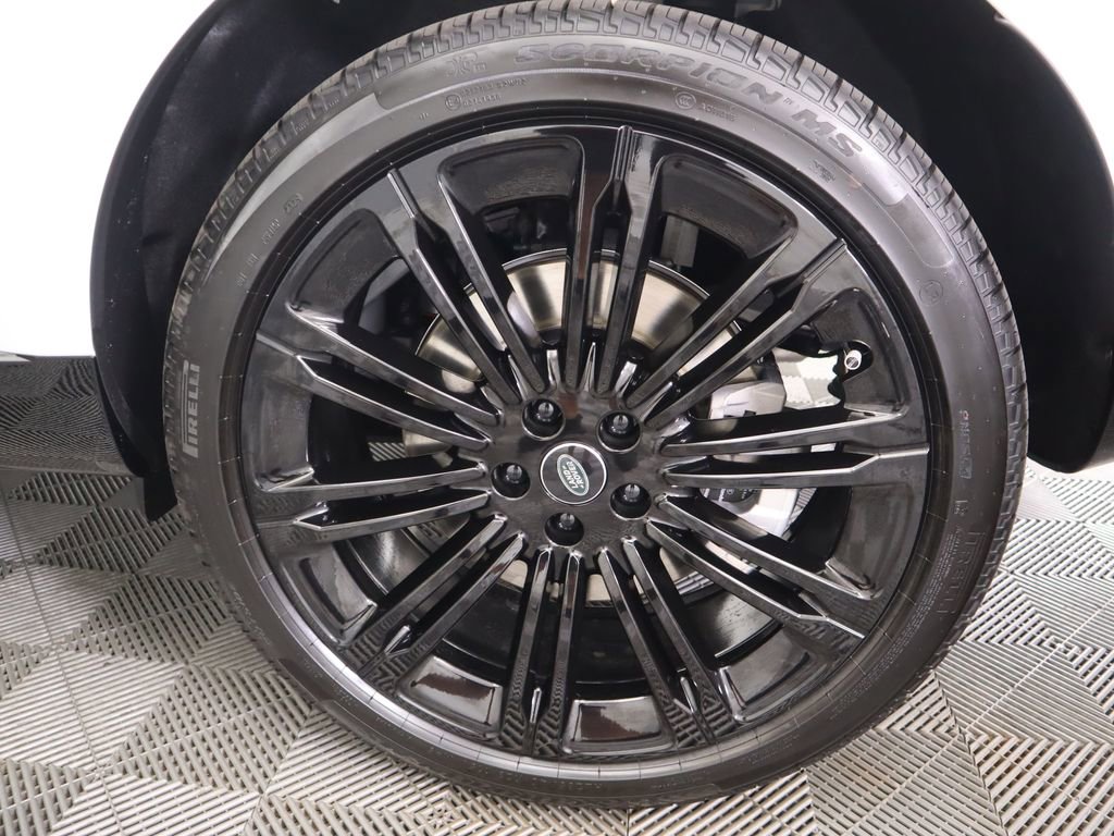 New 2025 Land Rover Range Rover SE image 32