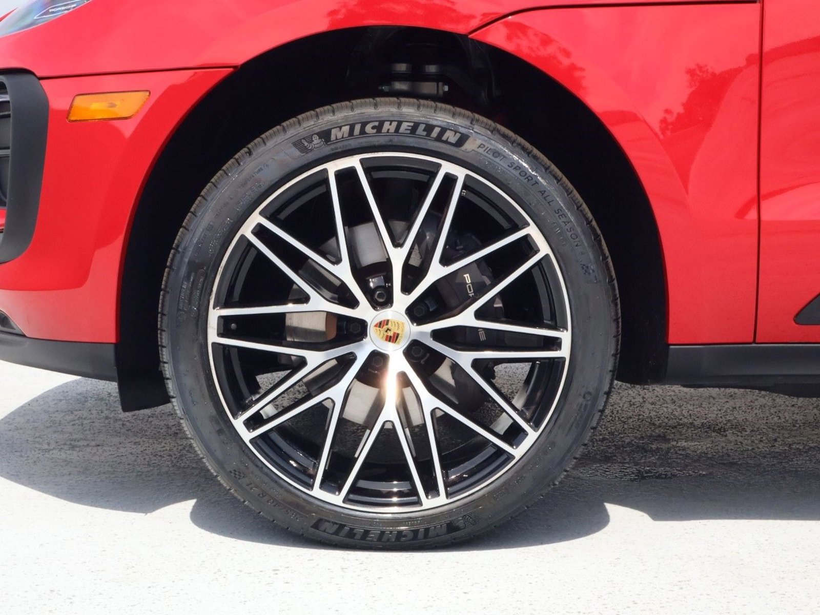 Certified 2025 Porsche Macan image 27