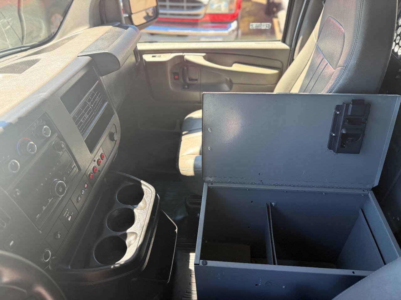 Used 2014 Chevrolet Express 2500 RWD image 23