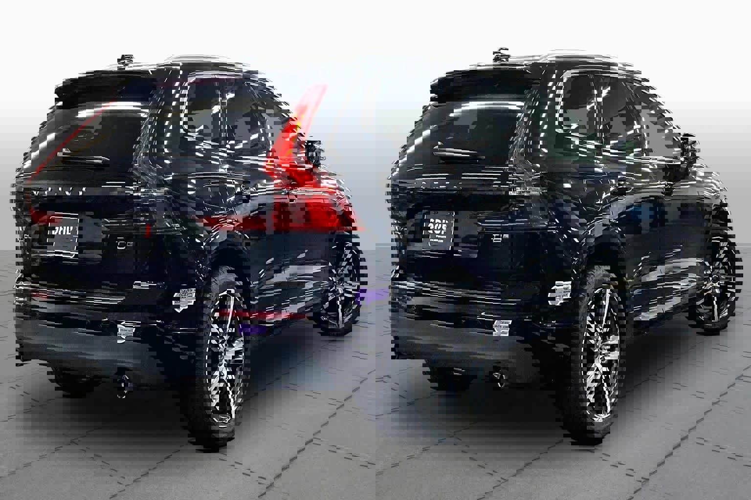 Used 2019 Volvo XC60 T8 Momentum w/ Advanced Package image 12