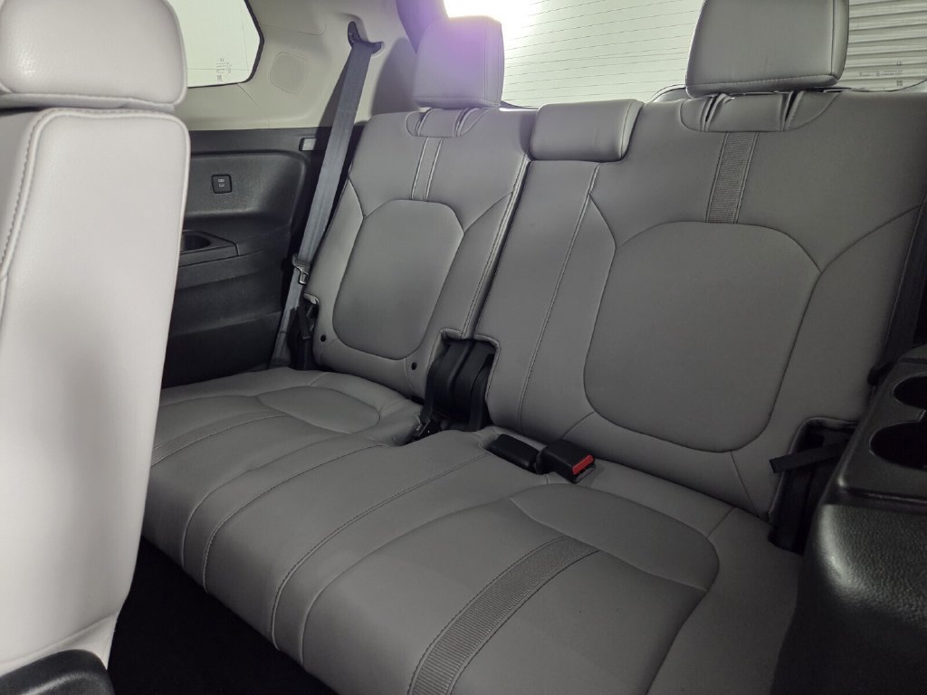 Used 2025 Honda Pilot Touring image 28