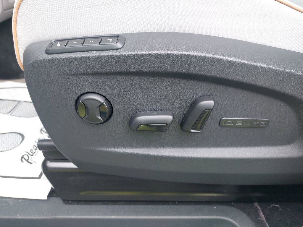 New 2025 Volkswagen ID. Buzz 1st Edition image 27