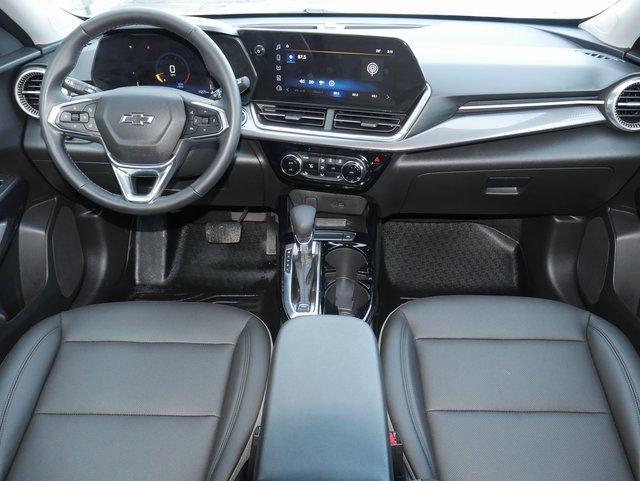 Used 2025 Chevrolet Trax ACTIV w/ Sunroof Package image 8