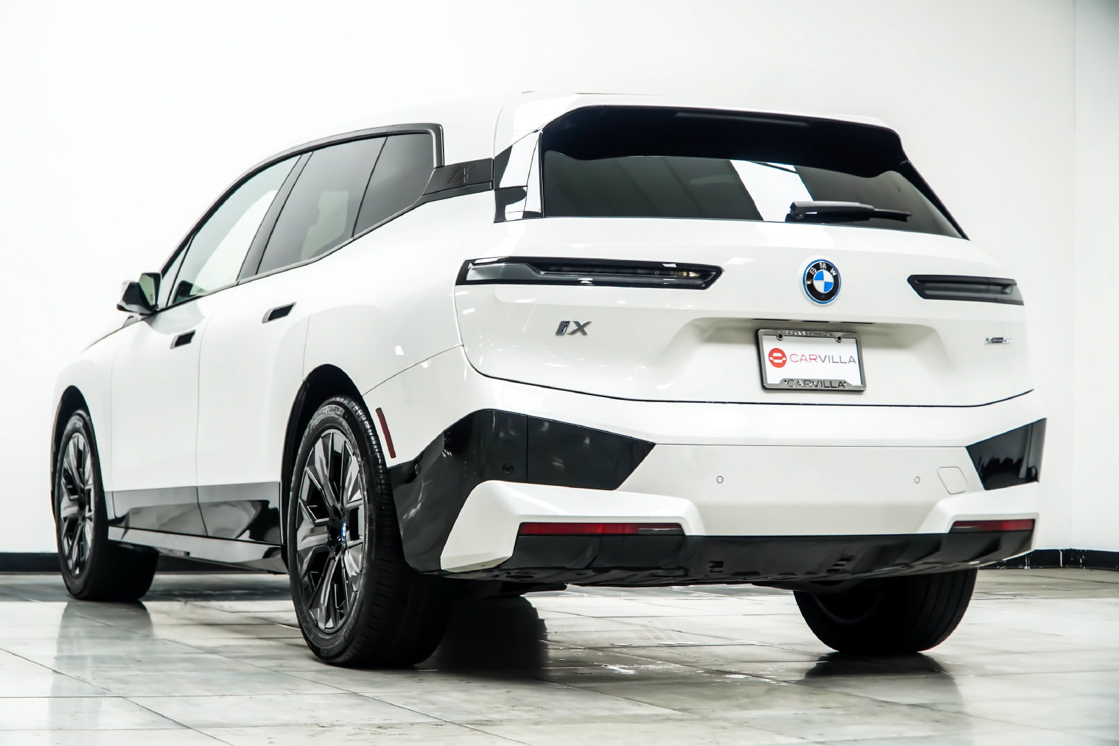 Used 2025 BMW iX xDrive50 w/ Premium Package AWD/4WD image 12