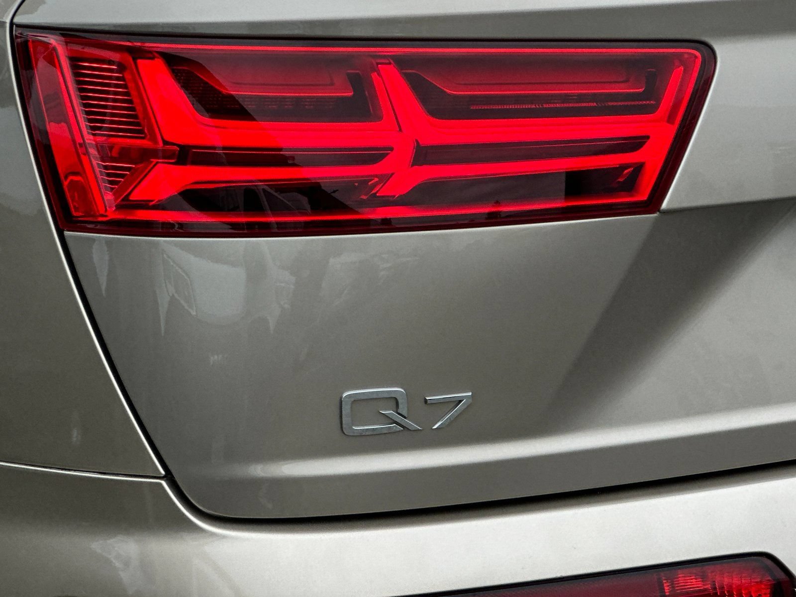 Used 2019 Audi Q7 3.0T Premium Plus AWD/4WD image 28