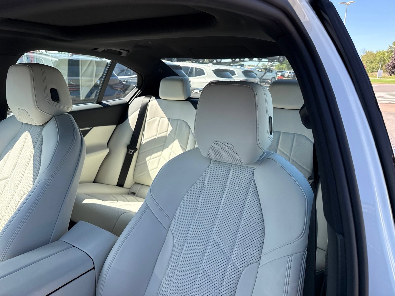 Certified 2025 BMW i5 xDrive40 w/ Premium Package AWD/4WD image 26