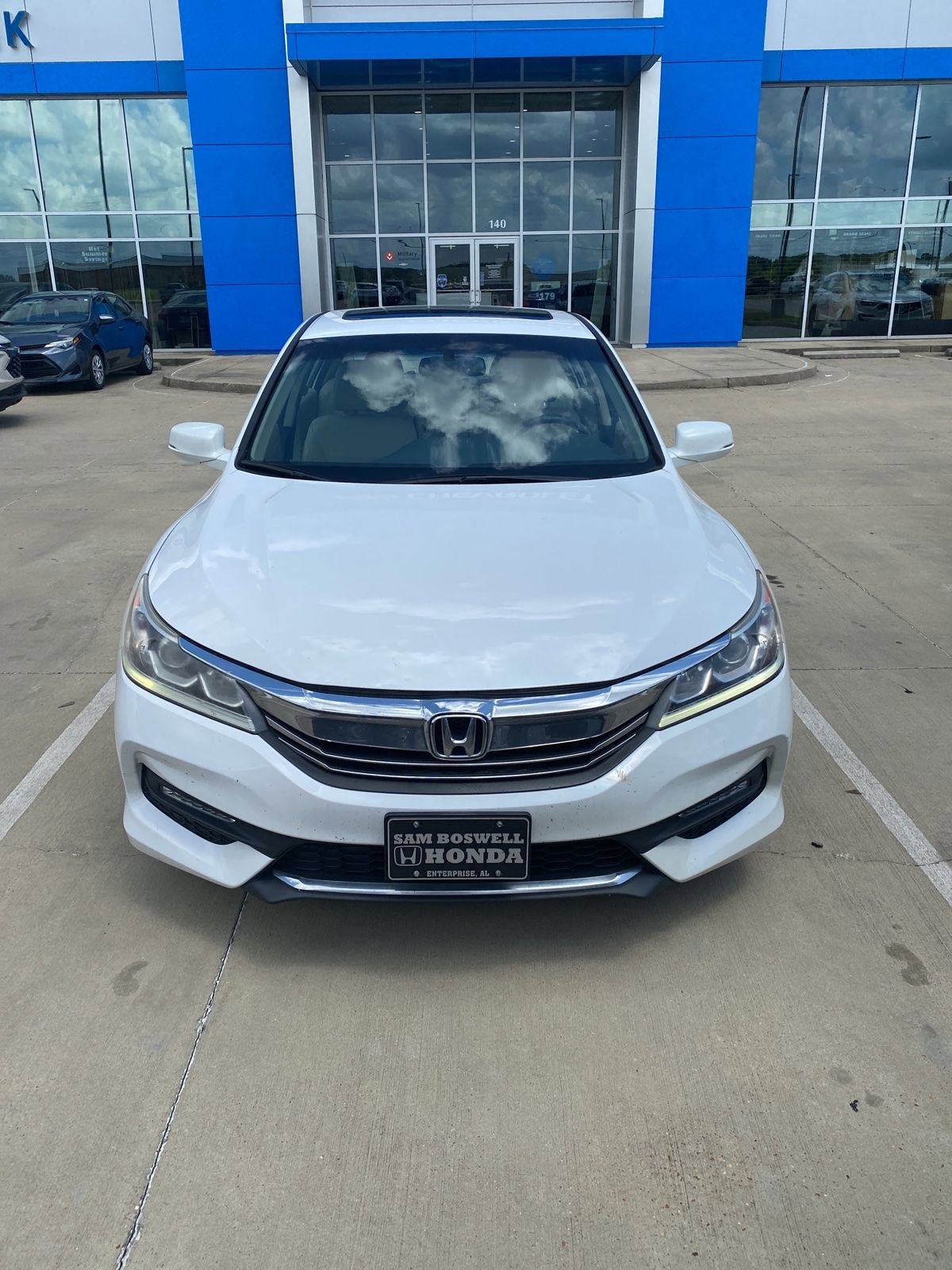 Used 2017 Honda Accord EX-L image 2
