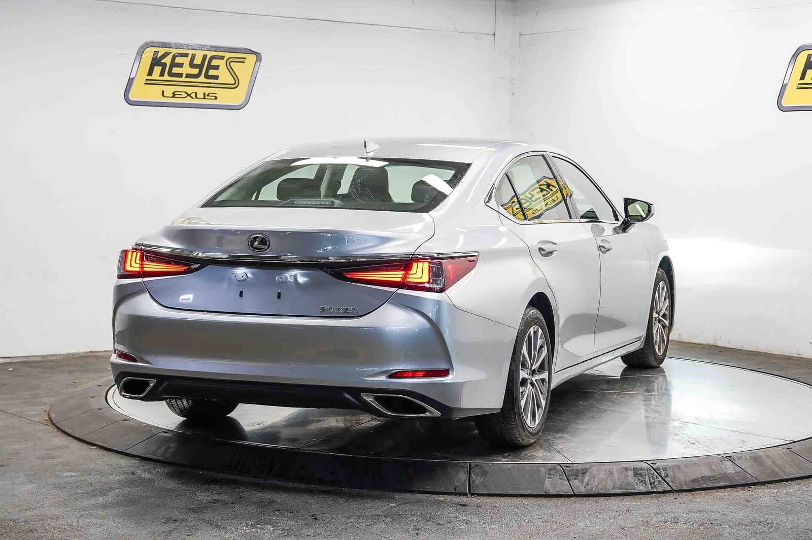 Certified 2025 Lexus ES 350 w/ Accessory Package (Z2) FWD image 4