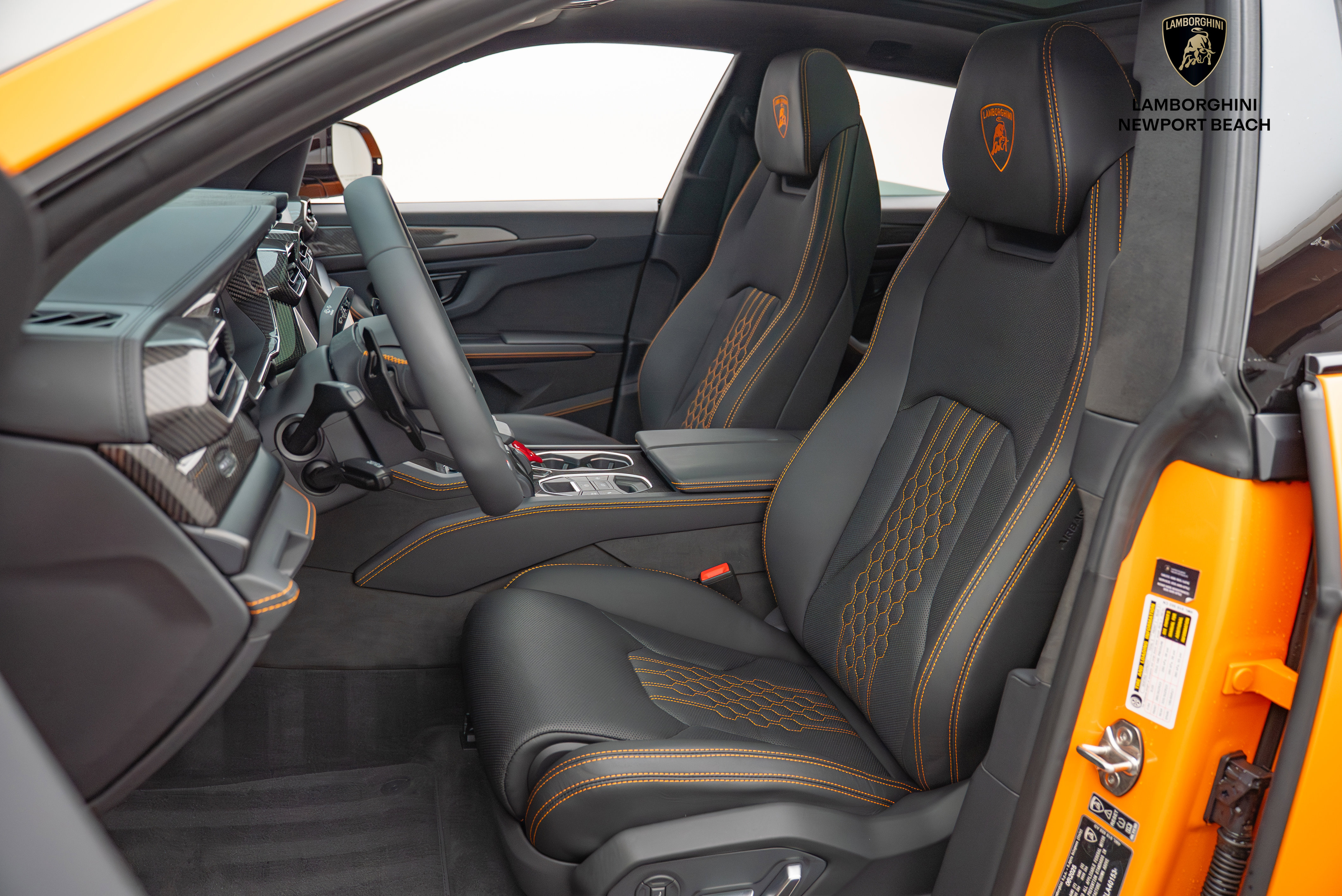 Used 2025 Lamborghini Urus SE AWD/4WD image 22