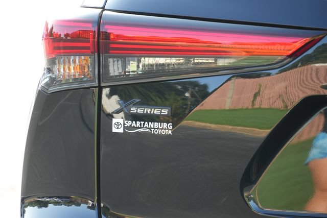 Used 2023 Toyota Highlander XLE FWD image 7