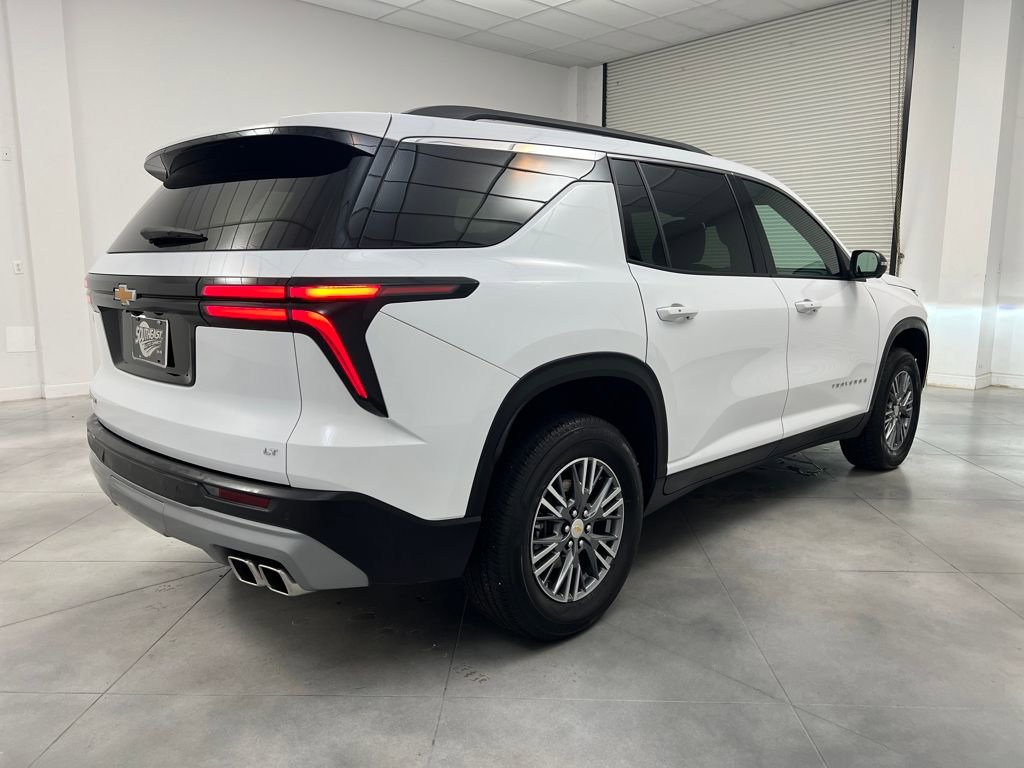 Used 2024 Chevrolet Traverse LT image 7