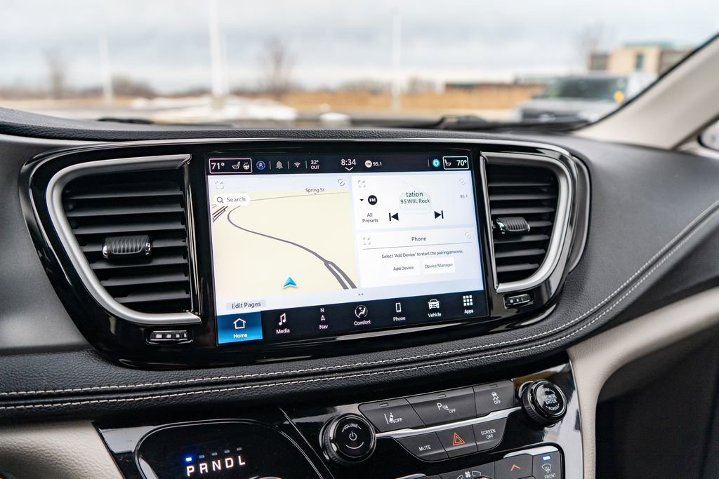Used 2024 Chrysler Pacifica Limited FWD image 31