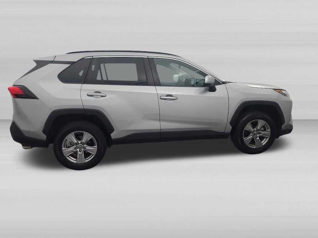 Used 2025 Toyota RAV4 XLE AWD/4WD image 3