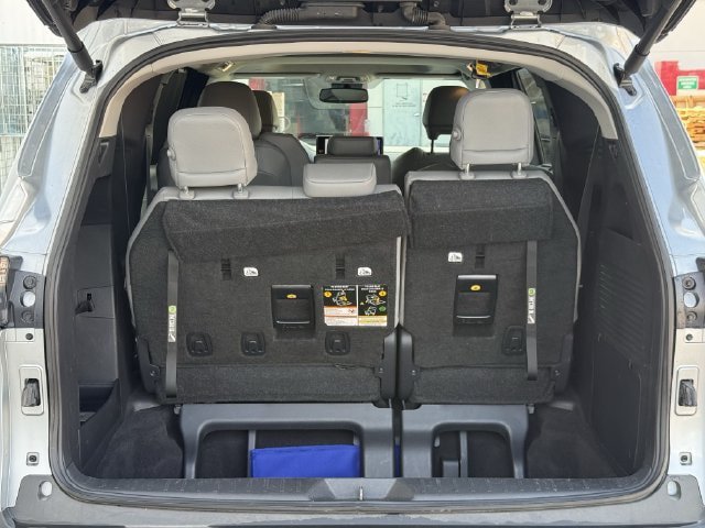 Used 2025 Toyota Sienna XLE FWD image 34