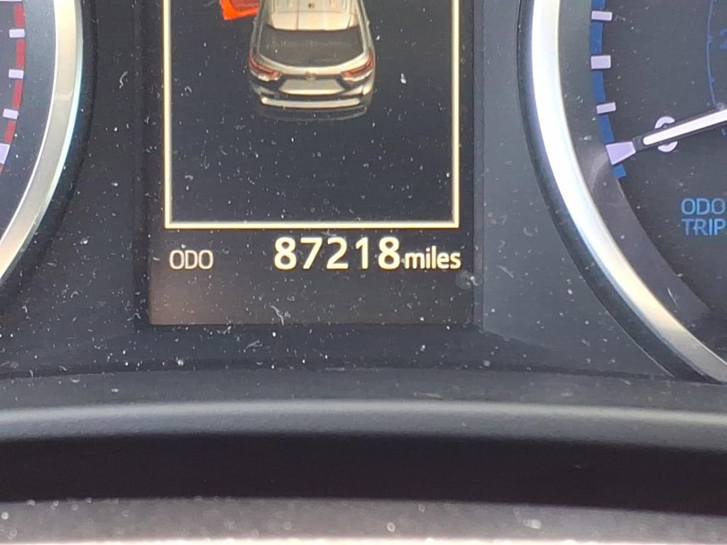 Used 2019 Toyota Highlander LE AWD/4WD image 17