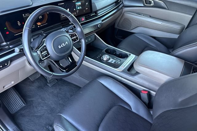 Certified 2026 Kia Carnival LXS FWD image 12
