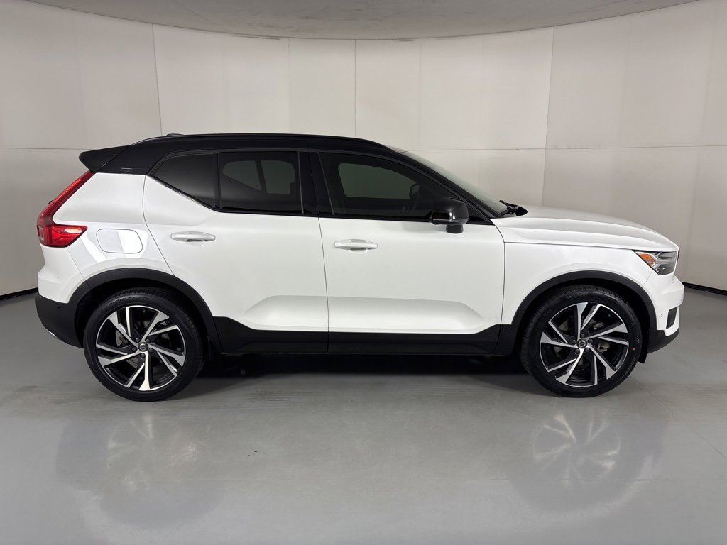 Used 2019 Volvo XC40 T5 R-Design image 9