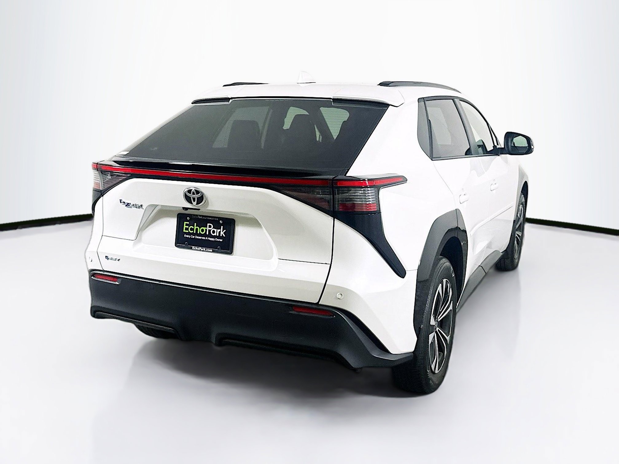 Used 2024 Toyota bZ4X XLE w/ Weather Package FWD image 9